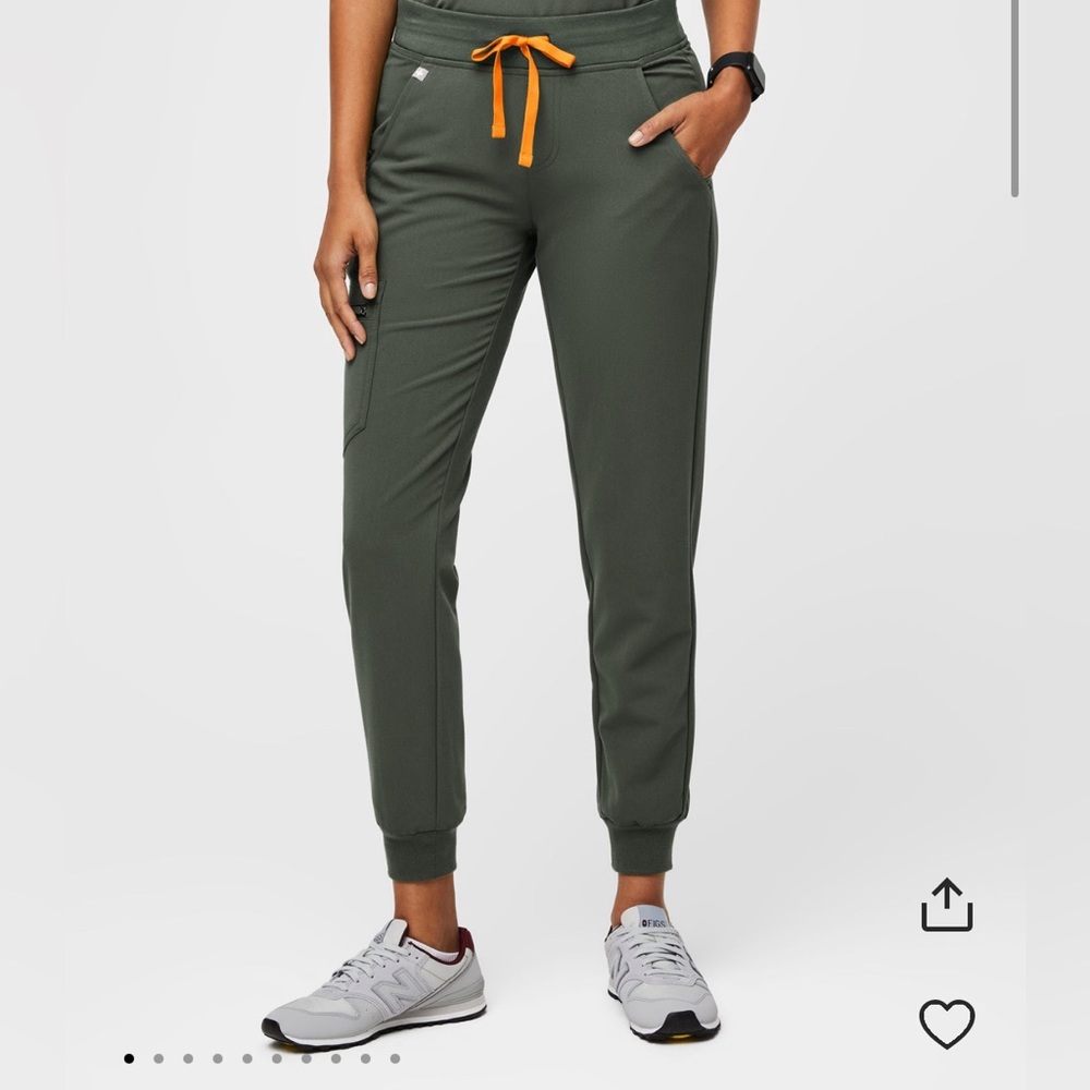 Figs Women’s Zamora jogger scrub pants- moss